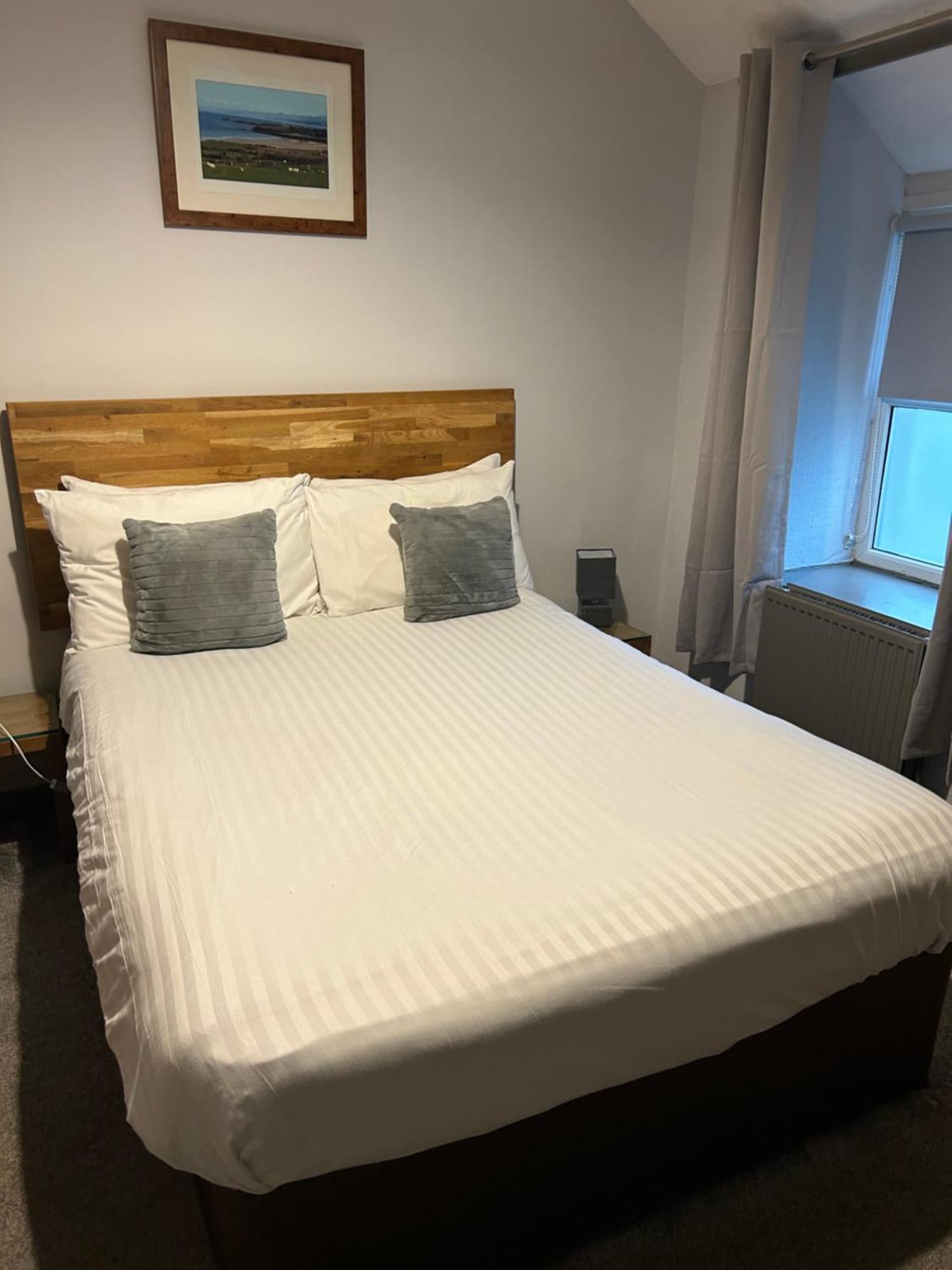 The Valley Hotel, Anglesey Ngoại thất bức ảnh